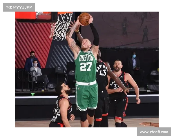 马赛球员巴列尔迪头球中柱，错失锁定胜局良机