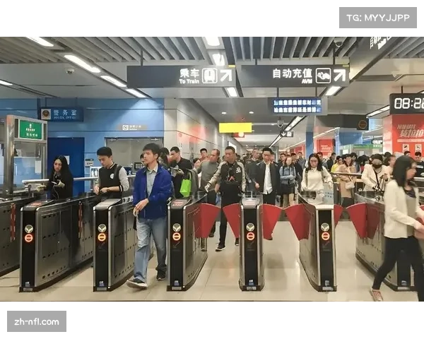 那不勒斯主场出现大规模电子票闸机识别延迟，工作人员手动核验入场